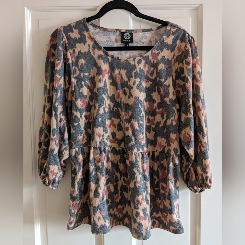 Women's cotton animal print loose fitting top in size medium by Bobeau.